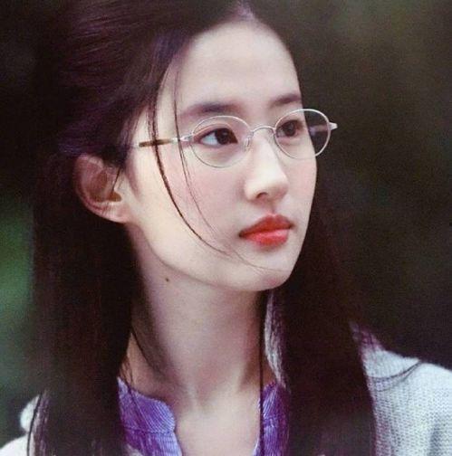 刘亦菲戴眼镜图片,演绎时尚新篇章